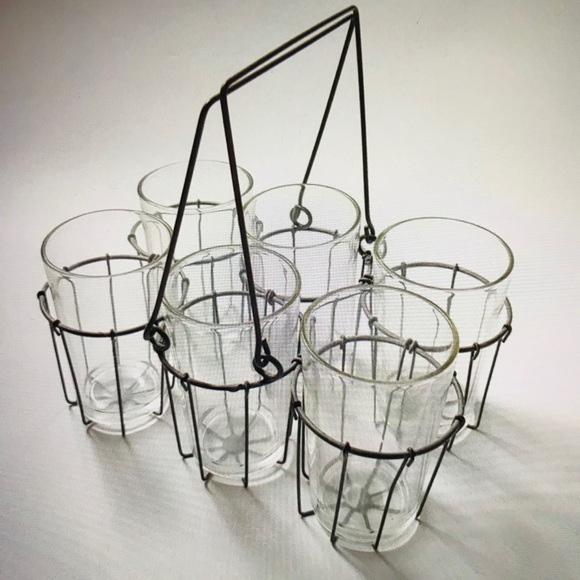 Other - SALE ✅✅✅ 3/$25 Farmhouse Wire Basket with Glasses